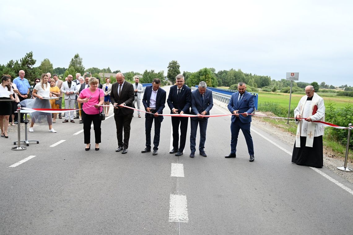 Czekali na tę drogę latami. Połączyła dwie gminy, zwieńczyła pracę kilku kadencji