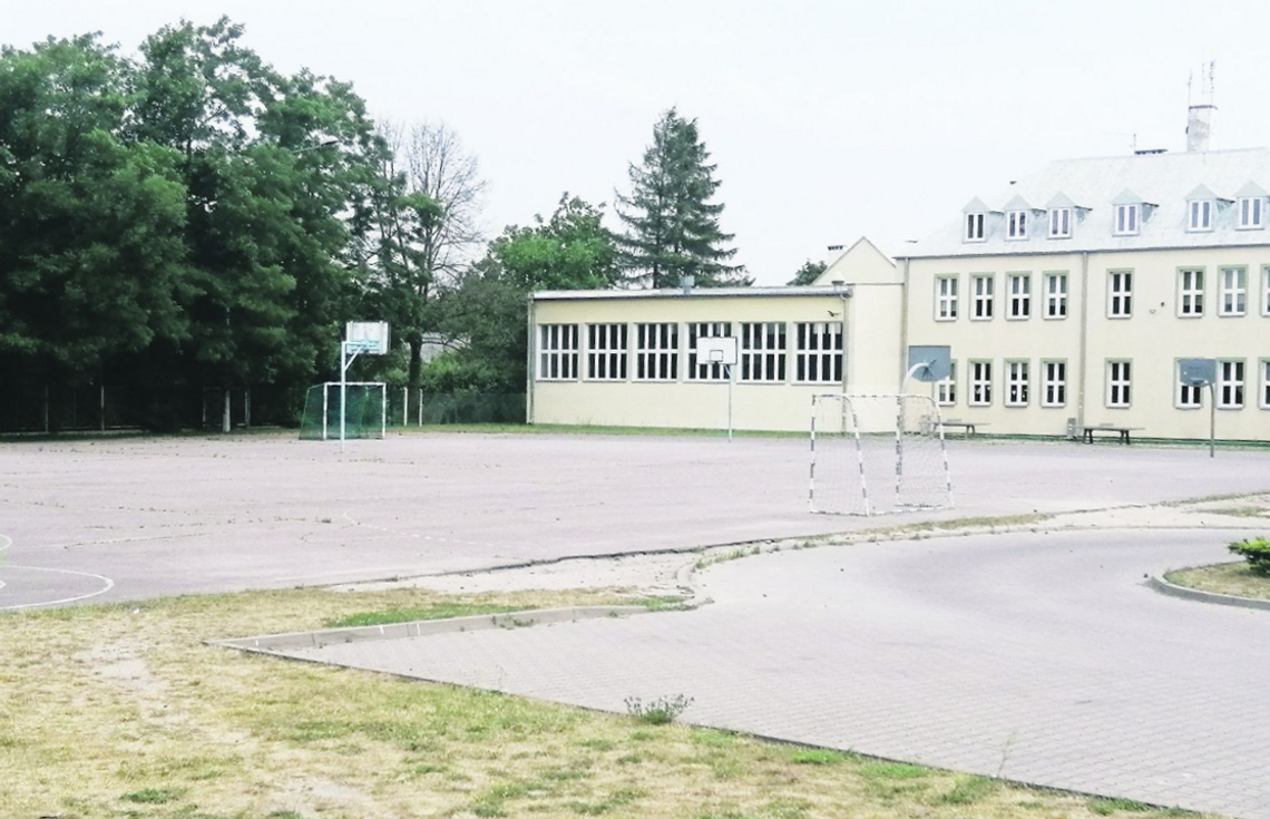 Czy boisko powstanie w tym roku? Na razie radni dokładają pieniądze