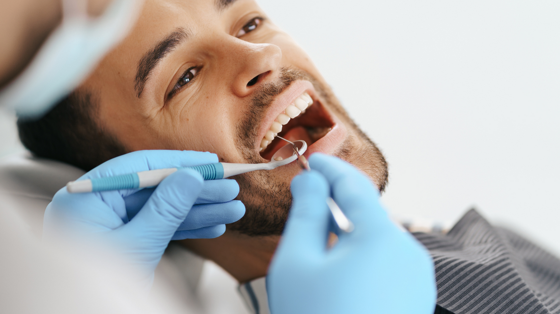 Dentysta oszust wyłudził duże pieniądze. Robił to latami