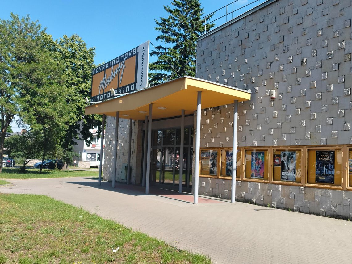 Biała Podlaska. Deweloper kupił kino, ale bloku tam nie postawi Biała Podlaska. Deweloper kupił kino, ale bloku tam nie postawi