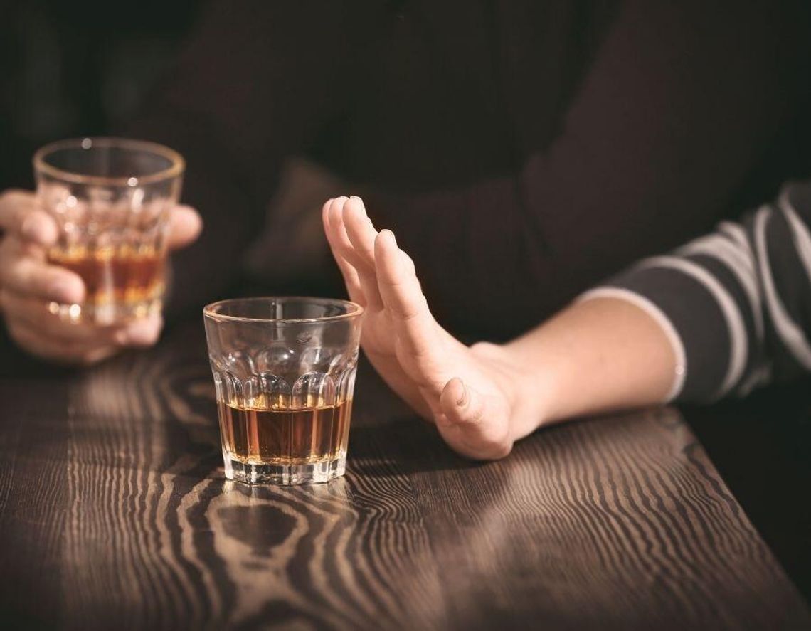 Dlaczego Polacy ograniczają alkohol? Trzy powody dominują