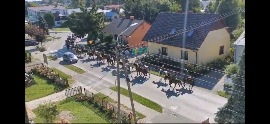 Do Kodnia zmierza XV Podlaska Konna Pielgrzymka [FILM]