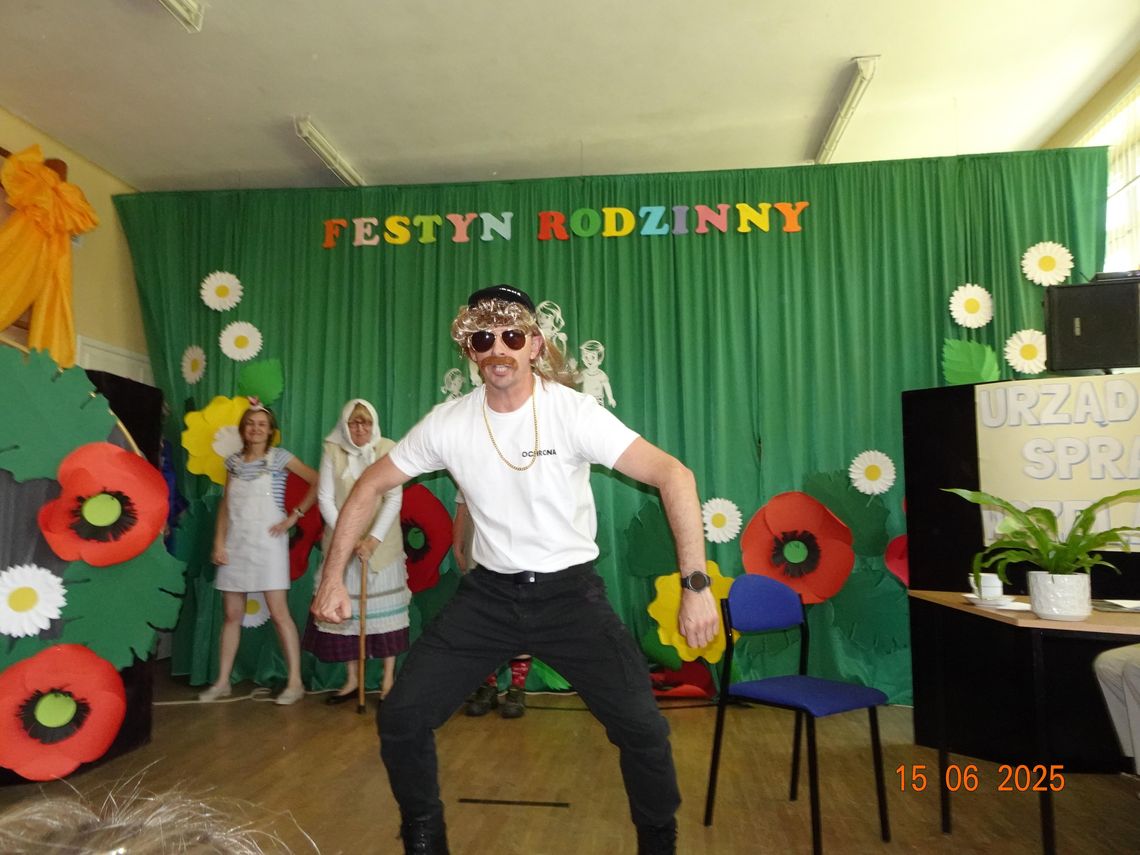 Dobryń Duży. Nauczyciele wystawili "Grę o tron"