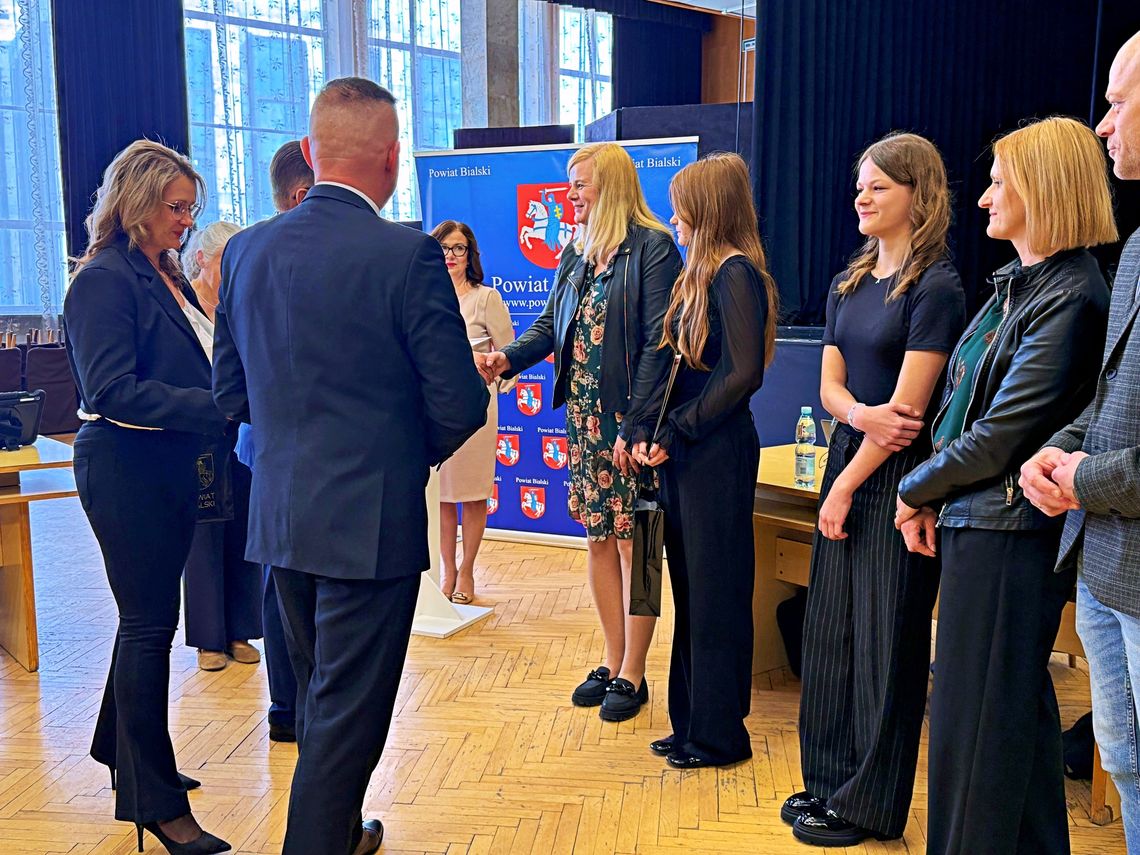 Docenieni przez powiat za artystyczne dokonania (ZDJĘCIA)