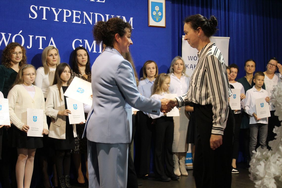 Gmina Kąkolewnica przyznała stypendia za osiagnięcia w nauce Gmina Kąkolewnica przyznała stypendia za osiagnięcia w nauce