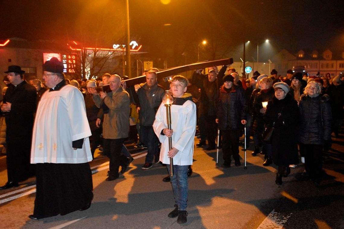 Setki bialczan wzięły udział w Drodze Krzyżowej ulicami miasta [ZDJĘCIA]