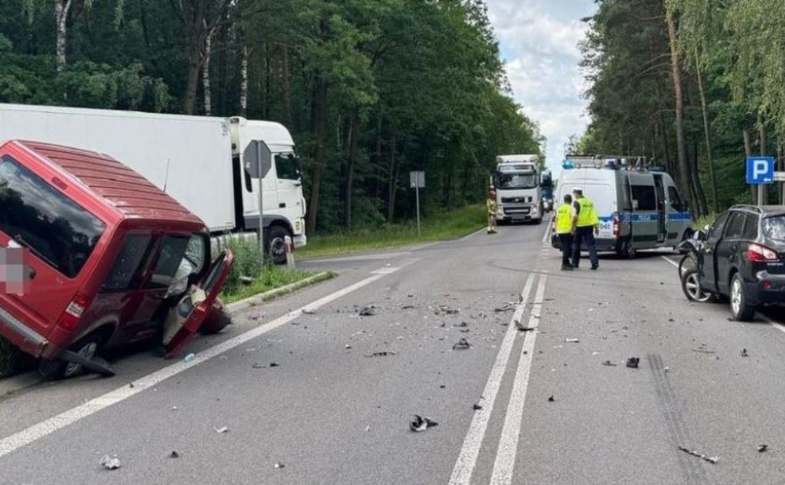 Dwie osoby w szpitalu. Wypadek na DK-19