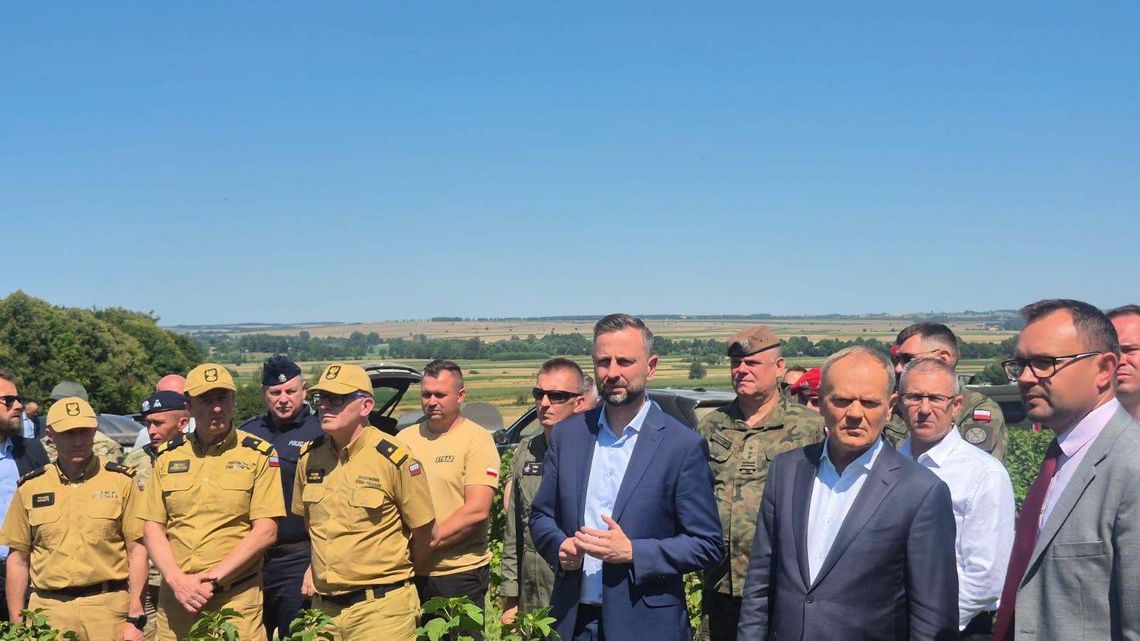 Na polu w Tarnawie Kolonii powstał krater o średnicy ok. 10 metrów i głębokości ponad 5 metrów, a odłamki maszyny zostały rozrzucone w promieniu aż 200 metrów.