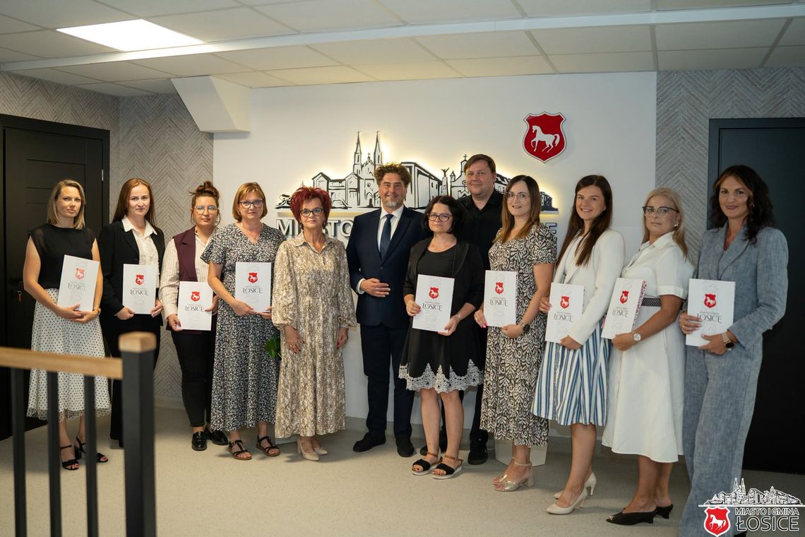 Dziewięć nauczycielek z gminy Łosice z awansem! Dziewięć nauczycielek z gminy Łosice z awansem!