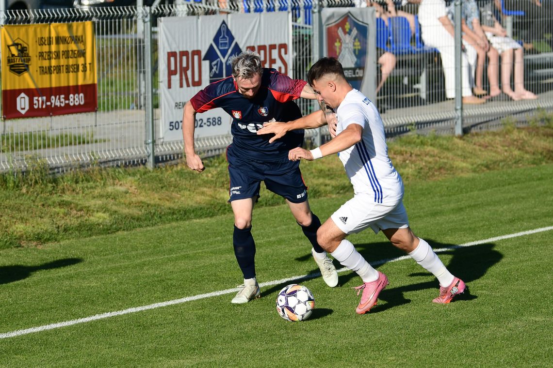 Ekstra emocje w Szachach, Jakub Dołega piłkarzem sierpnia, rezerwy Podlasia nadal liderem [GALERIA ZDJĘĆ]
