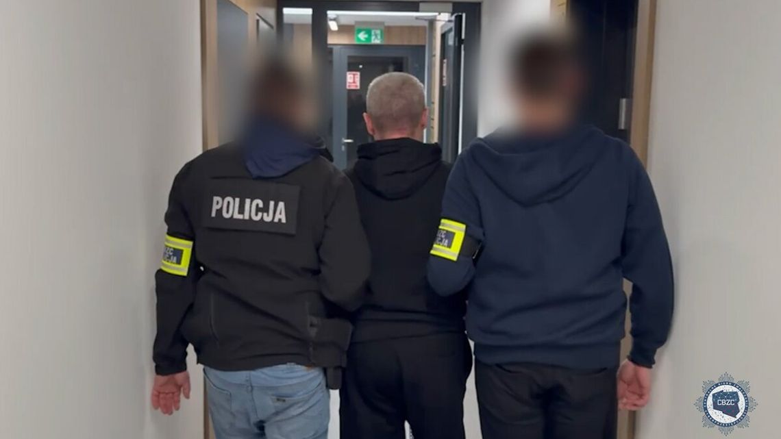 policjanci i zatrzymany