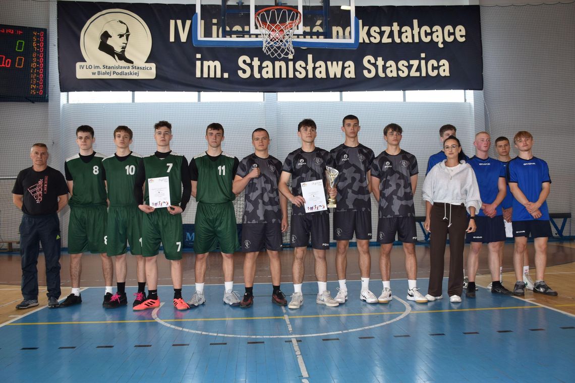 Finał Powiatu Bialskiego w koszykówce 3x3 – ZS CKR Leśna Podlaska i LO Wisznice triumfują w Licealiadzie Finał Powiatu Bialskiego w koszykówce 3x3 – ZS CKR Leśna Podlaska i LO Wisznice triumfują w Licealiadzie
