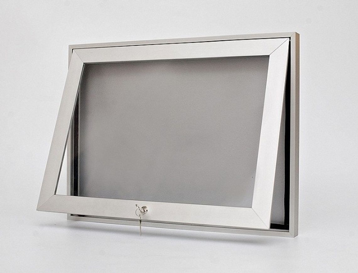 Gabloty wiszące dla szkół, urzędów i nie tylko. Co decyduje o ich jakości i przydatności?