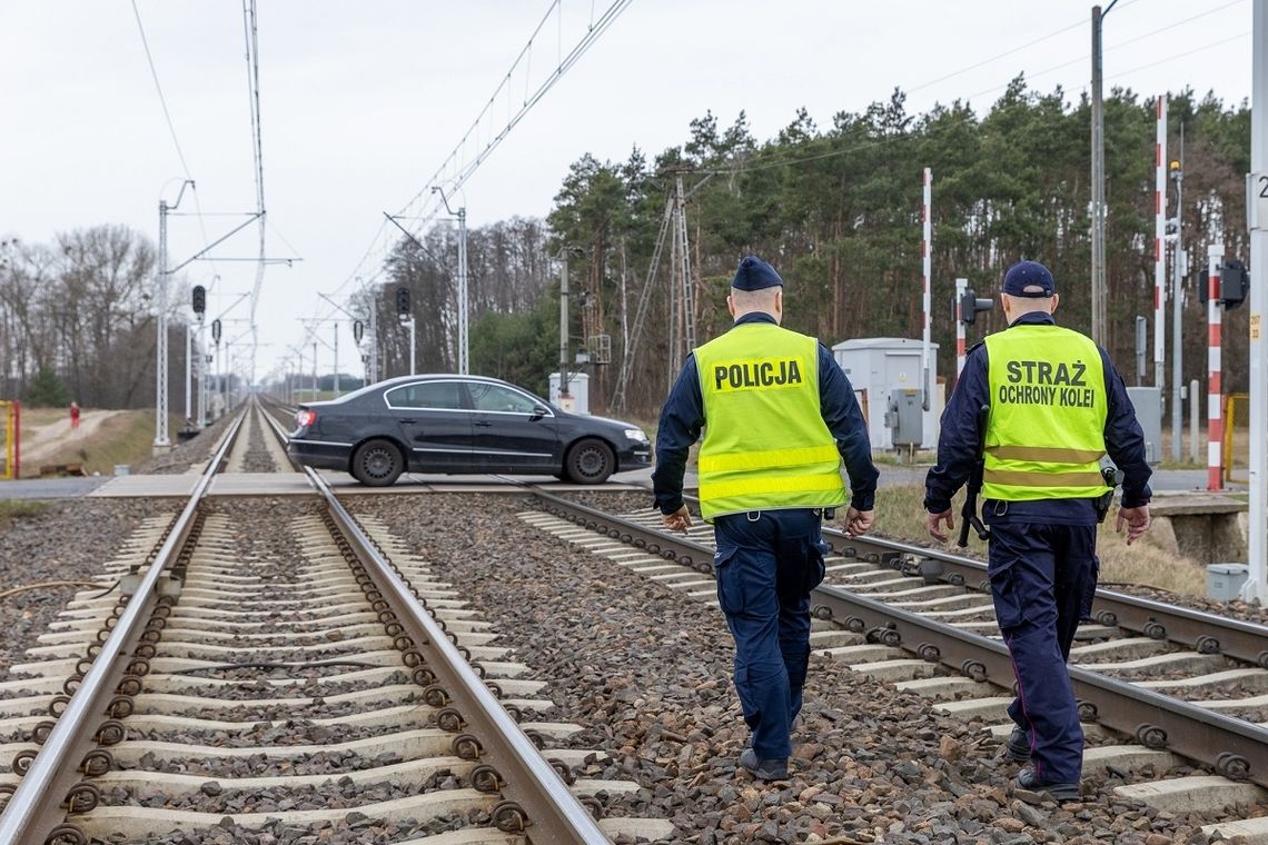 Lubelskie: Chciała odebrać sobie życie. Stała na torach, czekała na pociąg...