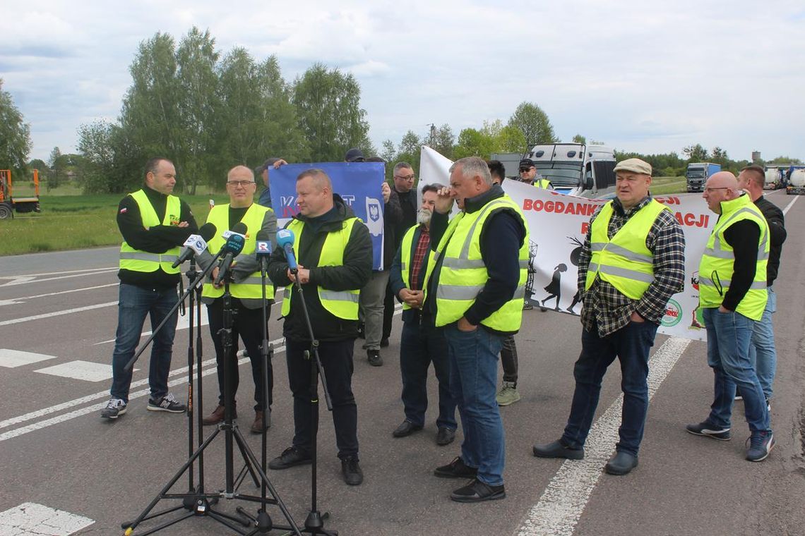 Powrócili na granicę. Trwa protest przewoźników