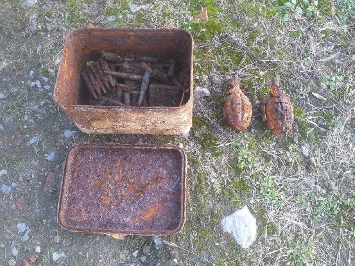 Gmina Biała Podlaska: Skrzynka z amunicją i granatami znaleziona podczas wykopów
