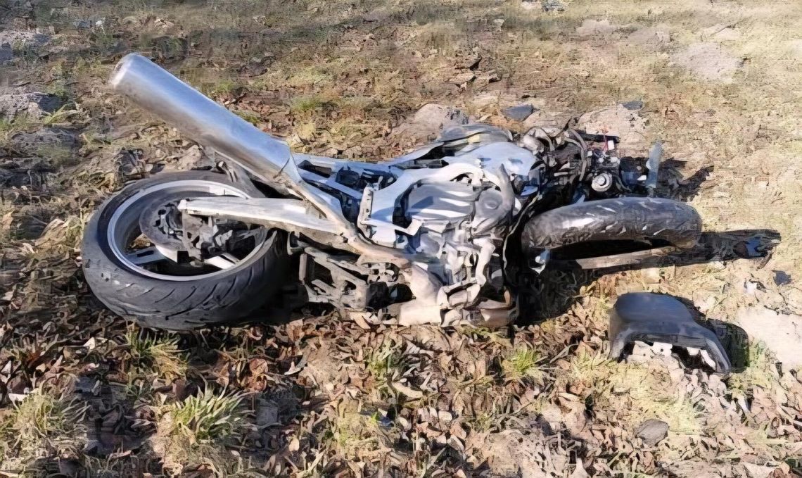 Gmina Janów Podlaski. Policja ujawniła wstępne ustalenia przewrócony motocykl