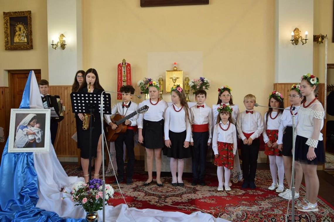 Gmina Międzyrzec Podlaski. W Przychodach wykonywali pieśni maryjne