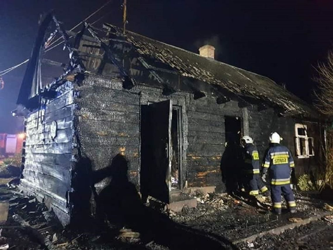 Gmina Piszczac: Pożar drewnianego domu. Poparzona jedna osoba