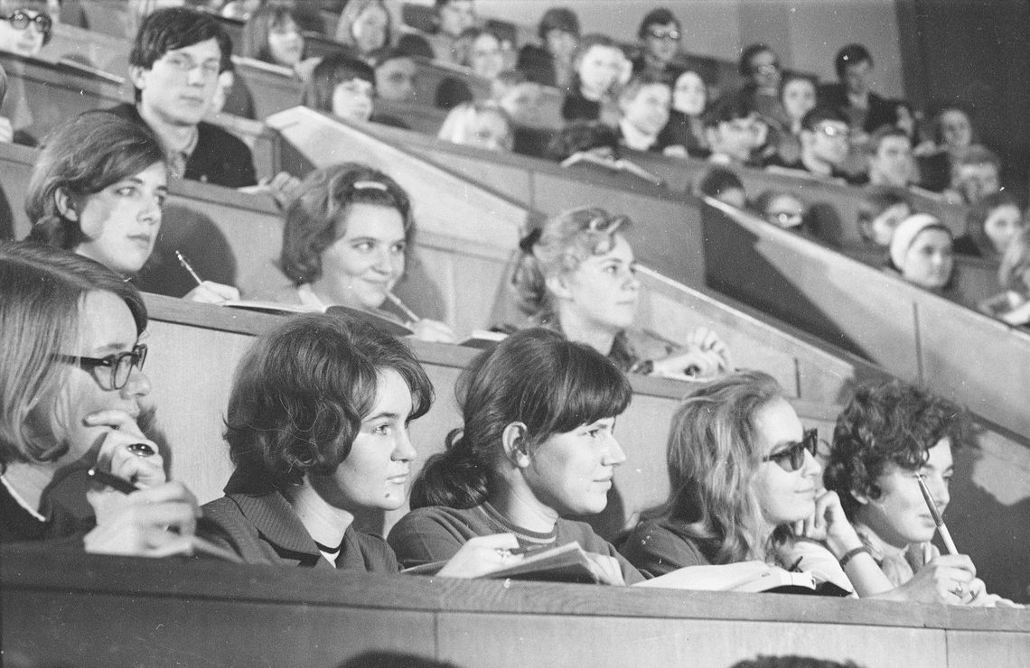 Habilitacja w spódnicy. Sukcesy i bariery kobiet na drodze do profesury Habilitacja w spódnicy. Sukcesy i bariery kobiet na drodze do profesury