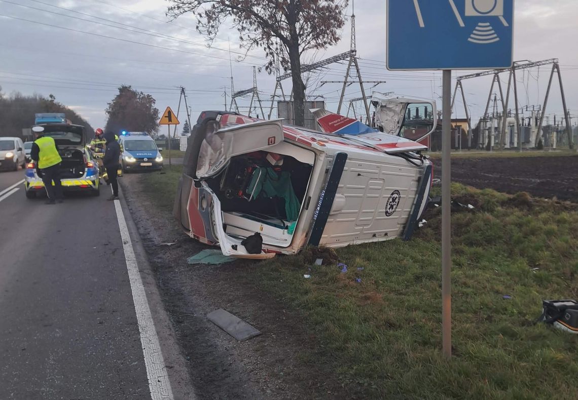 Lubelskie. Hrubieszów: Bmw zajechało drogę karetce na sygnale. Ranny został pacjent i ratownik [ZDJĘCIA]