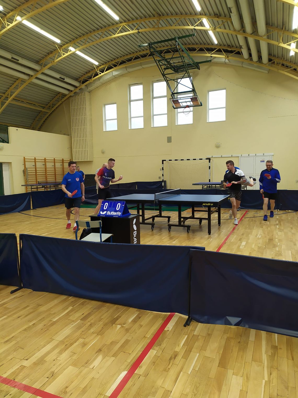 Huragan ciągle liderem