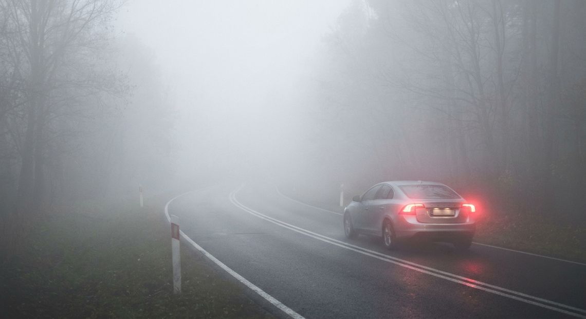 IMGW ostrzega przed gęstą mgłą
