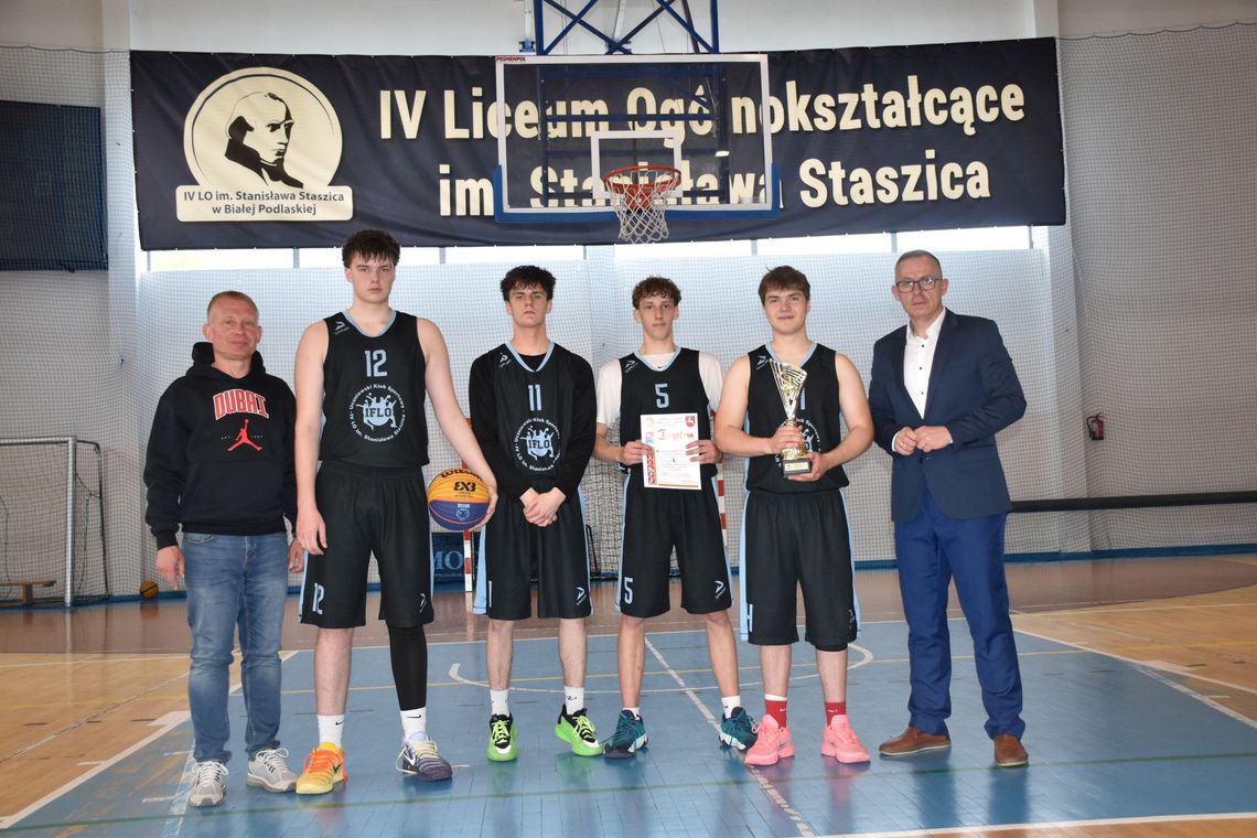 IV Liceum Ogólnokształcące z Białej Podlaskiej triumfuje w półfinale wojewódzkim Licealiady w koszykówce 3x3