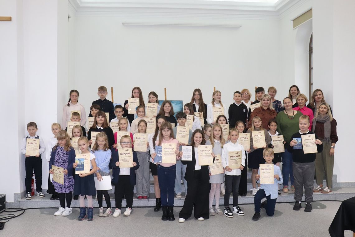 gminne eliminacje do 29. Jesiennego Konkursu Recytatorskiego, Wisznice 3 listopada 2025, grupa dzieci i opiekunów