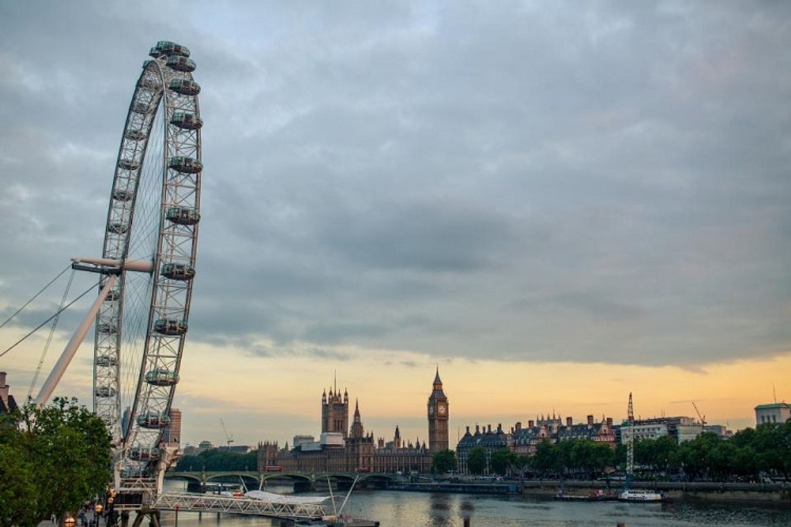 Jak zlecić przetransportowanie towarów z UK do Polski?