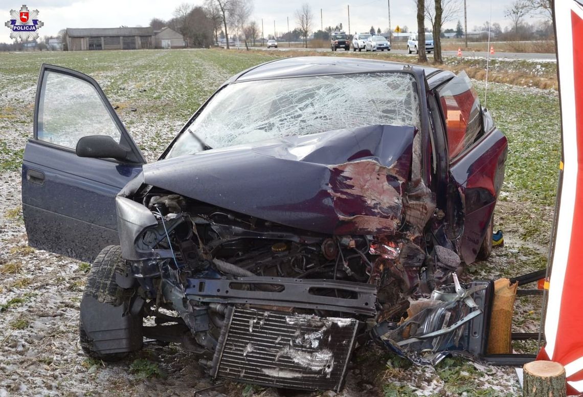 Jechał za szybko i uderzył w drzewo. Zginął na miejscu