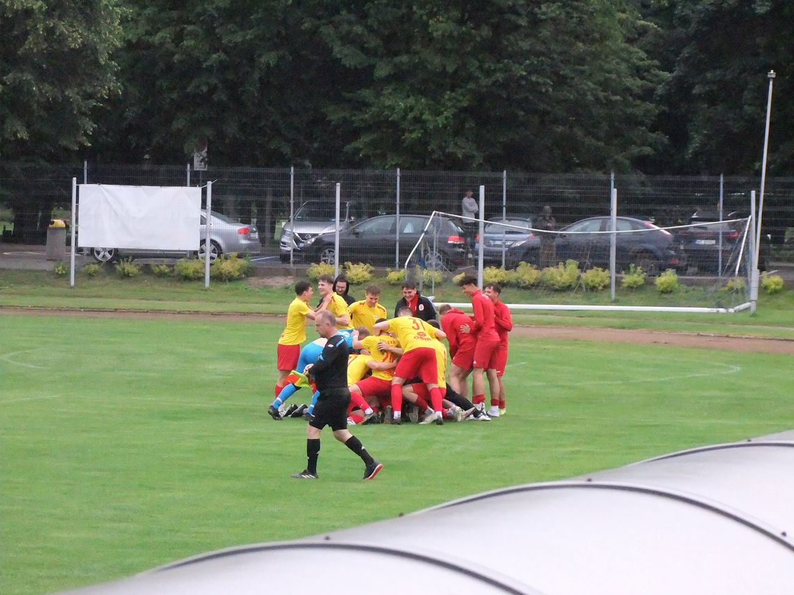 Jedenastka rundy wiosennej i wybory piłkarza maja-czerwca w klasie okręgowej.