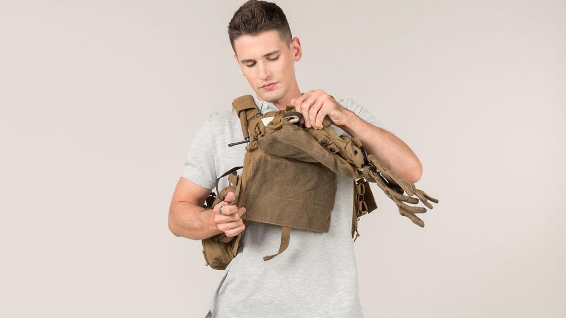 Kamizelka kuloodporna i hełm dla każdego Polaka