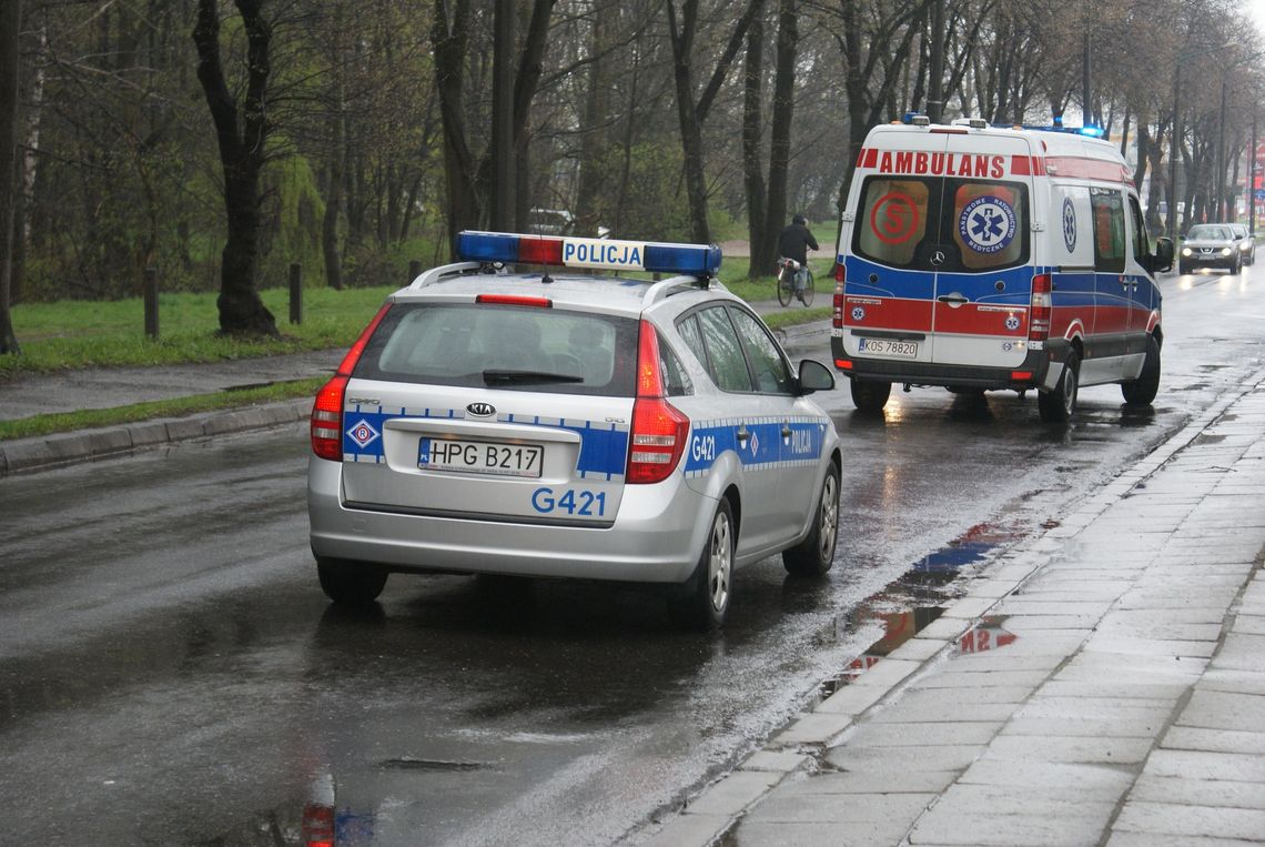 Kierowcę karetki zatrzymała policja. Oburzony złożył skargę do komendanta