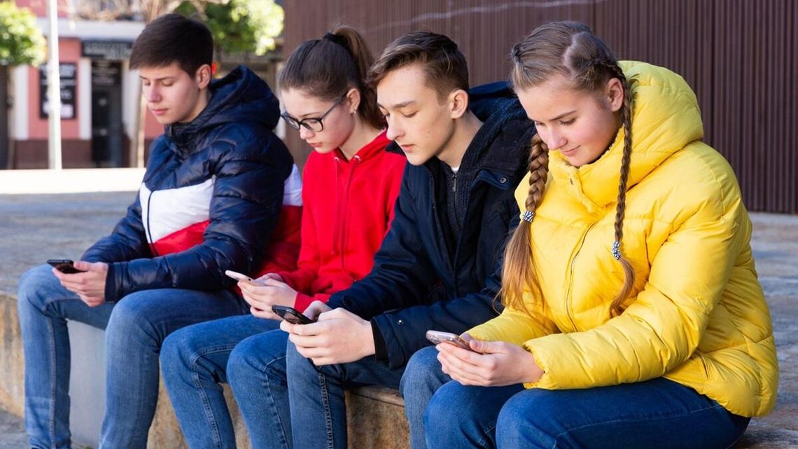 Kim będzie pokolenie Beta? Fake newsy, AI, zmiany klimatyczne