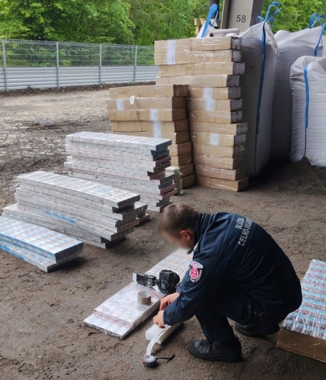 Kobylany. KAS i SG zabezpieczyły blisko 29 tys. paczek papierosów