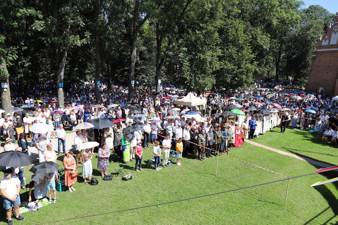 Kodeń: tysiące pielgrzymów dziękowało Matce Bożej Kodeńskiej za łaski  i prosiło o opiekę