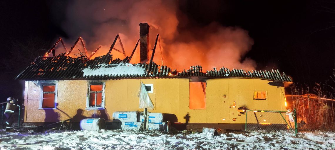 W spalonym domu w Dołhobrodach znaleziono zwęglone zwłoki kobiety [ZDJĘCIA]