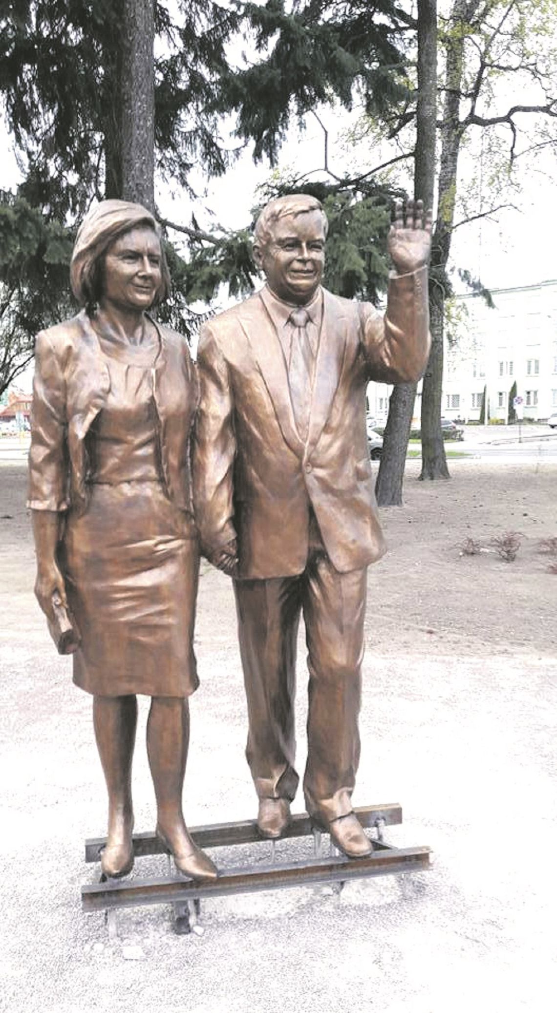 Kontrowersje wokół pomnika Kaczyńskich