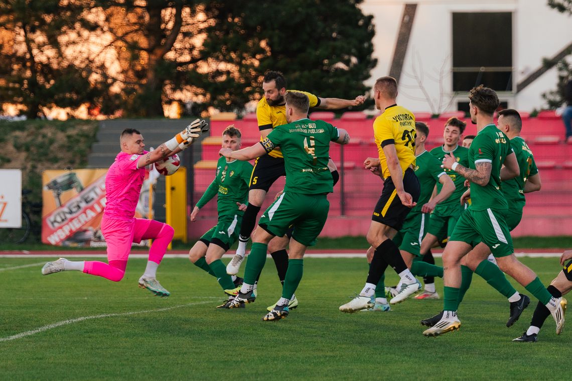 Koszmarna kontuzja piłkarza Victorii, wybrali Państwo piłkarza marca