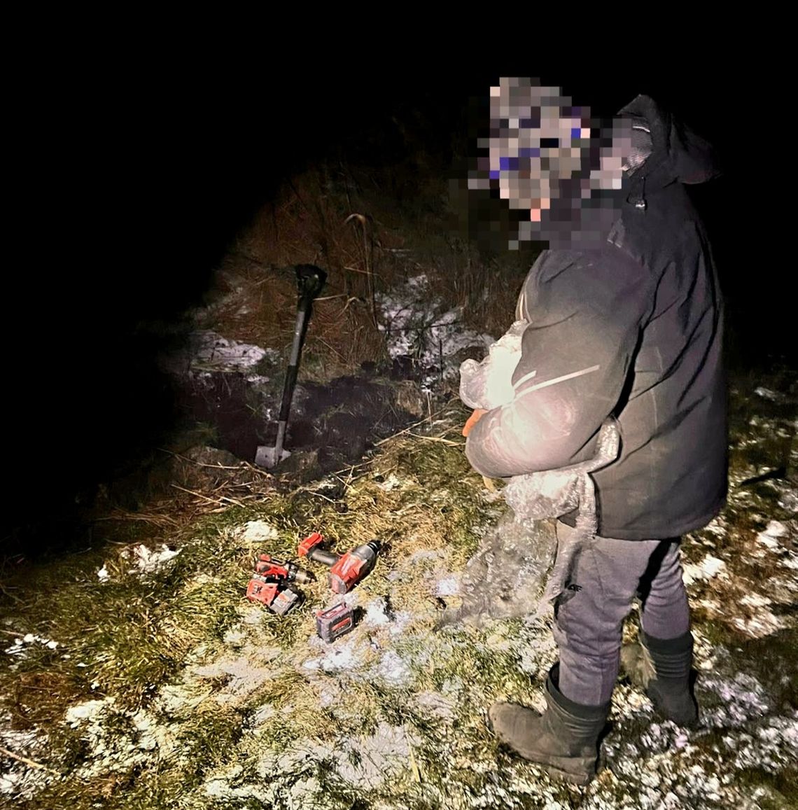 Kradł i zakopywał w polu. Mieszkańcy wsi dziękują policjantom