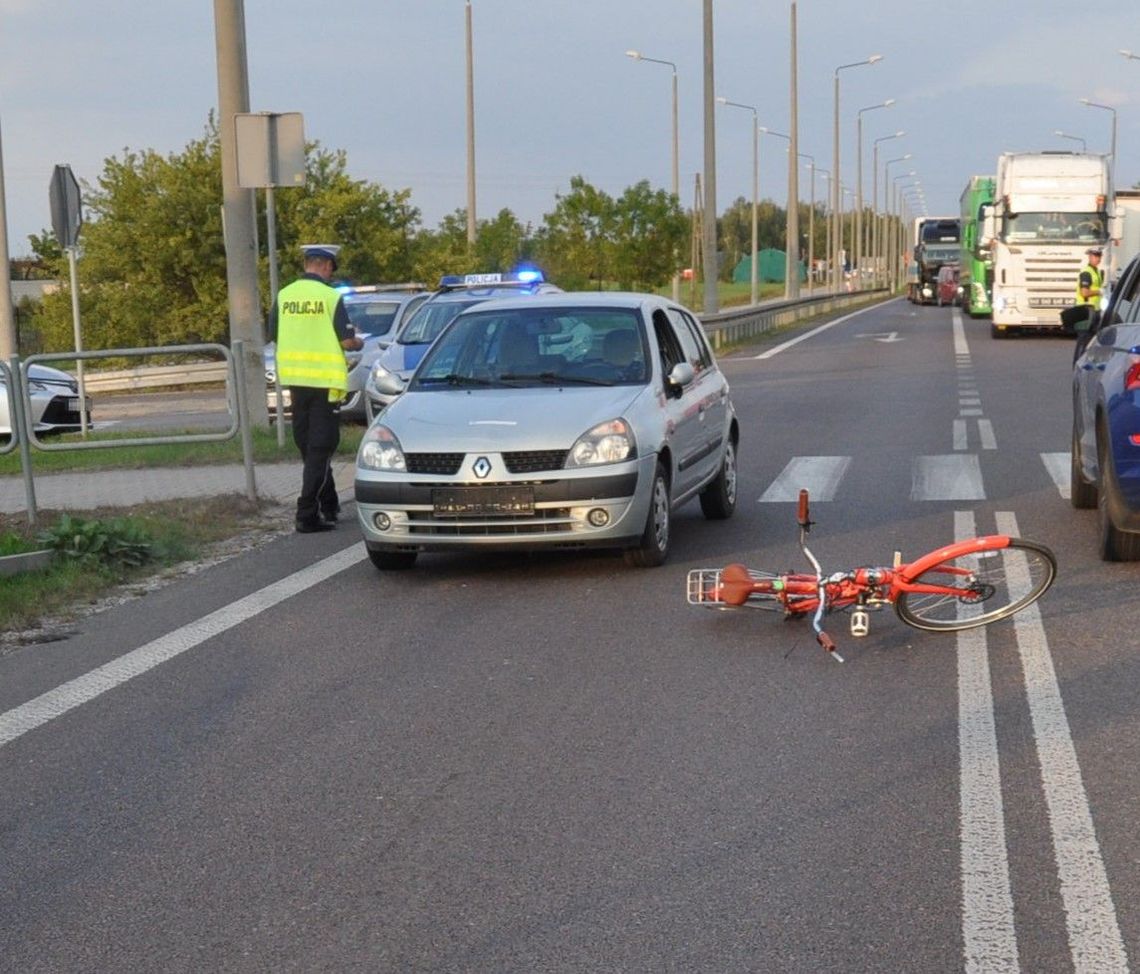 Krajowa dwójka. Osobówka potrąciła pieszą. Dwie osoby trafiły do szpitala