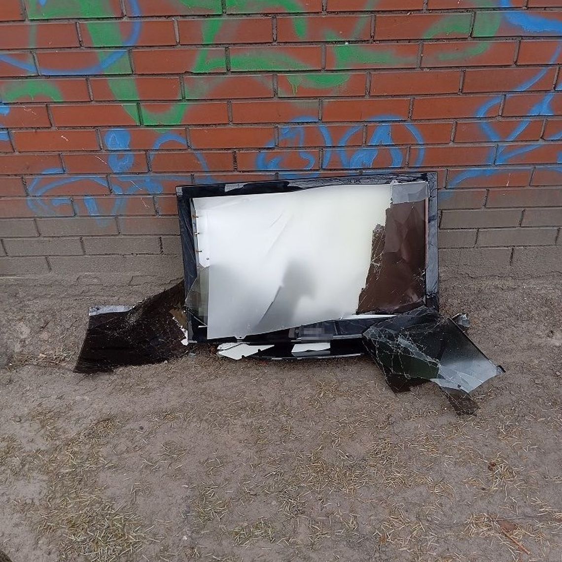 Krewki sąsiad uszkodził auto Krewki sąsiad uszkodził auto