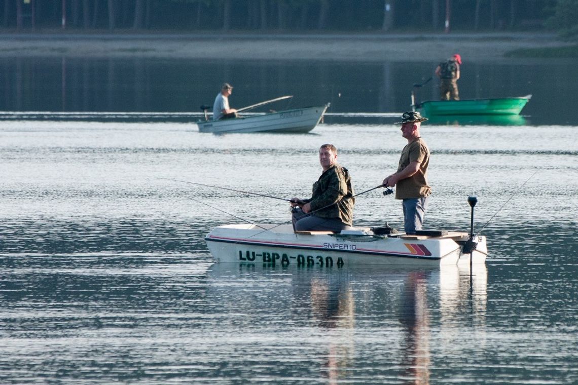 Kto zwyciężył w zawodach, które odbyły się nad jeziorem Bialskim?