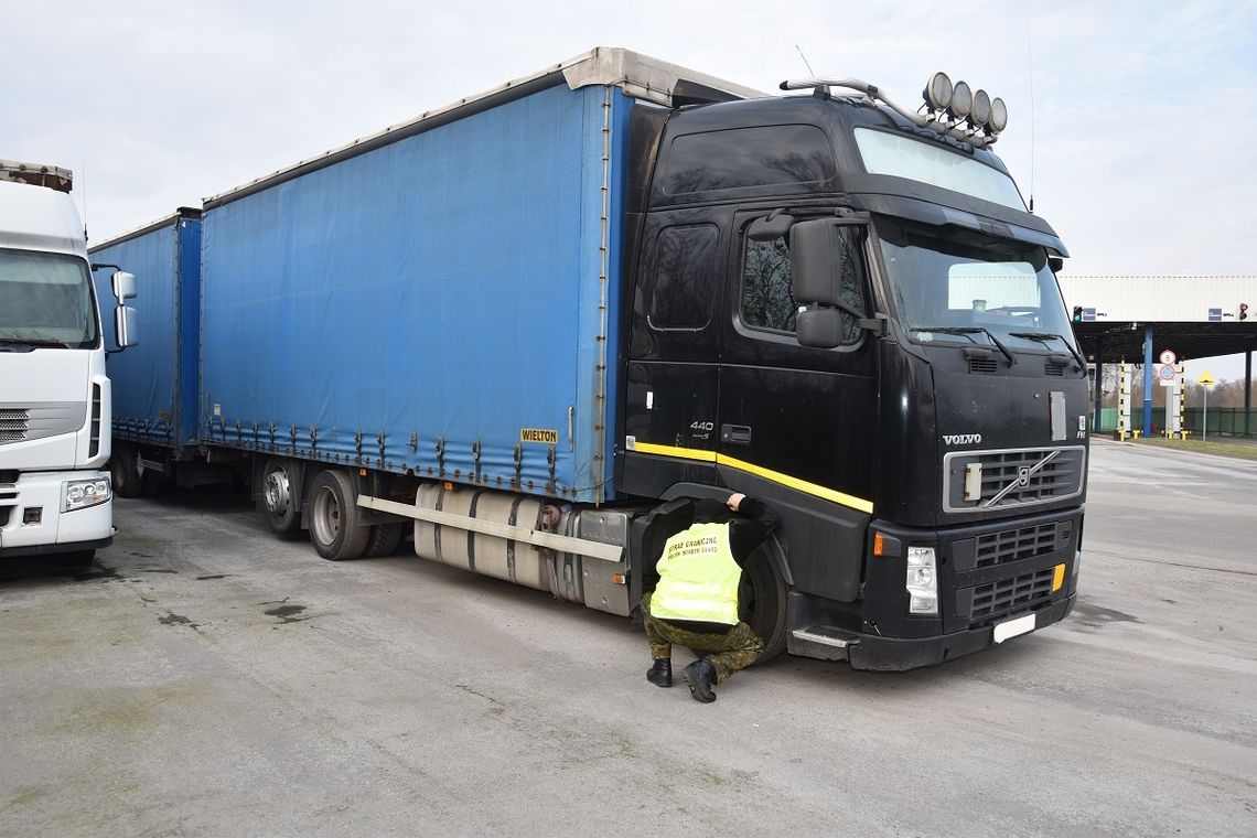 Kukuryki: Funkcjonariusze odzyskali poszukiwaną ciężarówkę wartą 100 tys. zł
