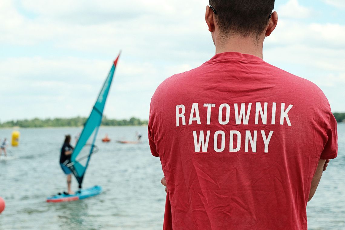 Łańcuch życia i nurkowie w akcji. 20-latki wywołały alarm nad Jeziorem Białym