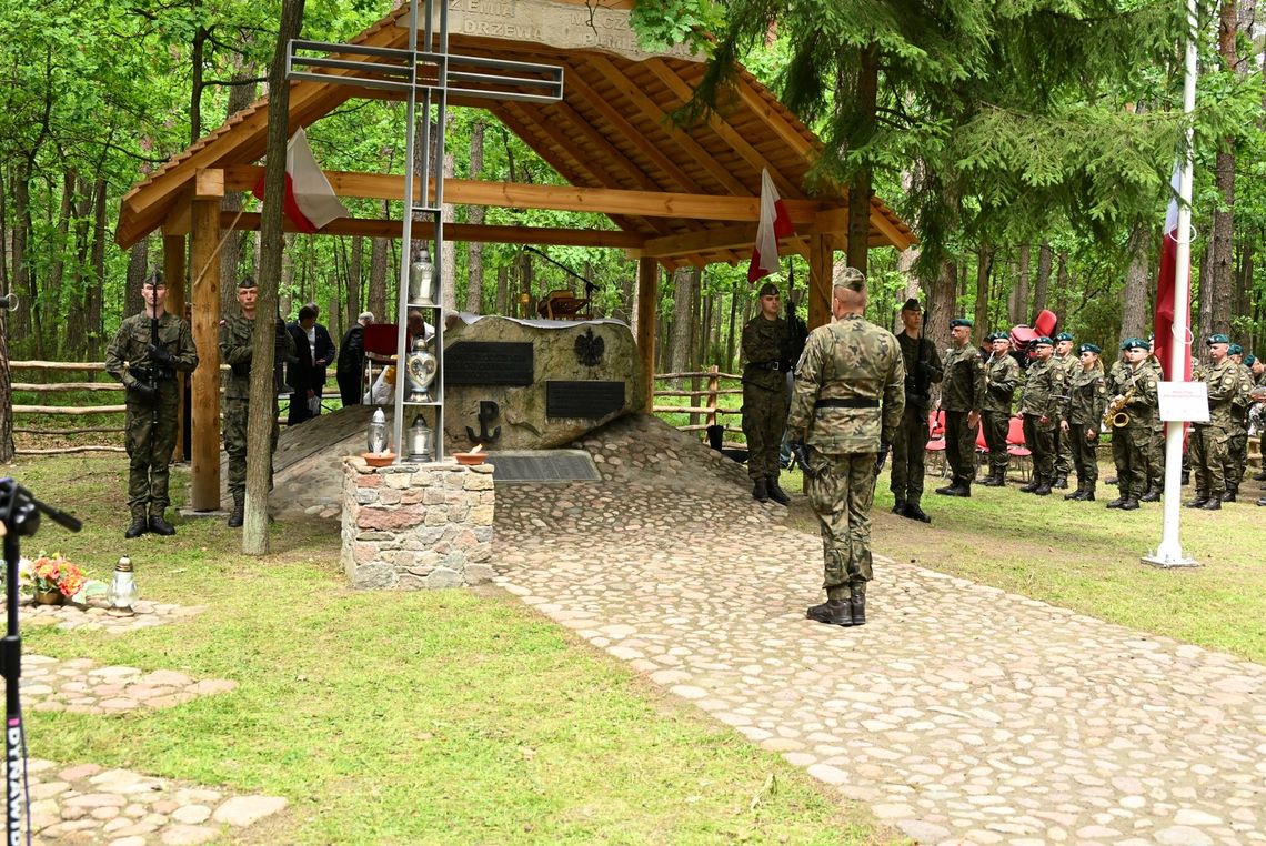 Las Baran po raz kolejny oddał hołd poległym Las Baran po raz kolejny oddał hołd poległym