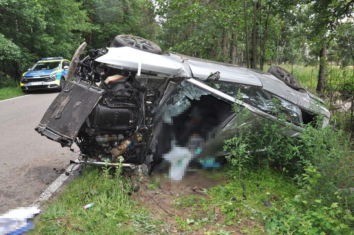 Łomazy. 31-latka zginęła po tym, jak jej samochód uderzył w drzewo Łomazy. 31-latka zginęła po tym, jak jej samochód uderzył w drzewo
