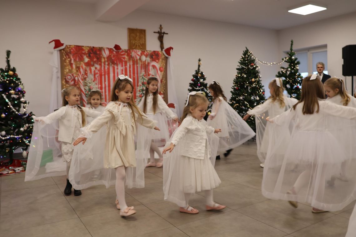 Łomazy. Podzielili się opłatkiem, zaśpiewali kolędy [ZDJĘCIA]