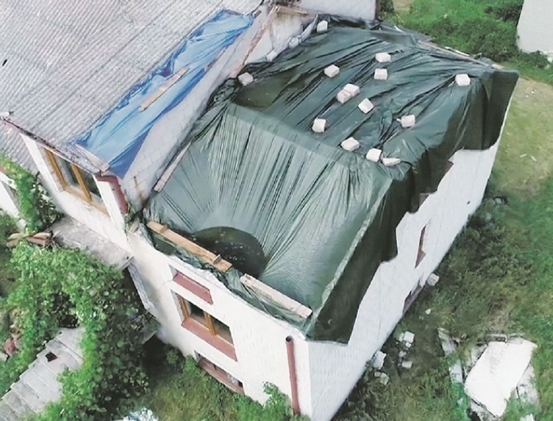 Łomazy: Wichura zerwała dach z jej domu